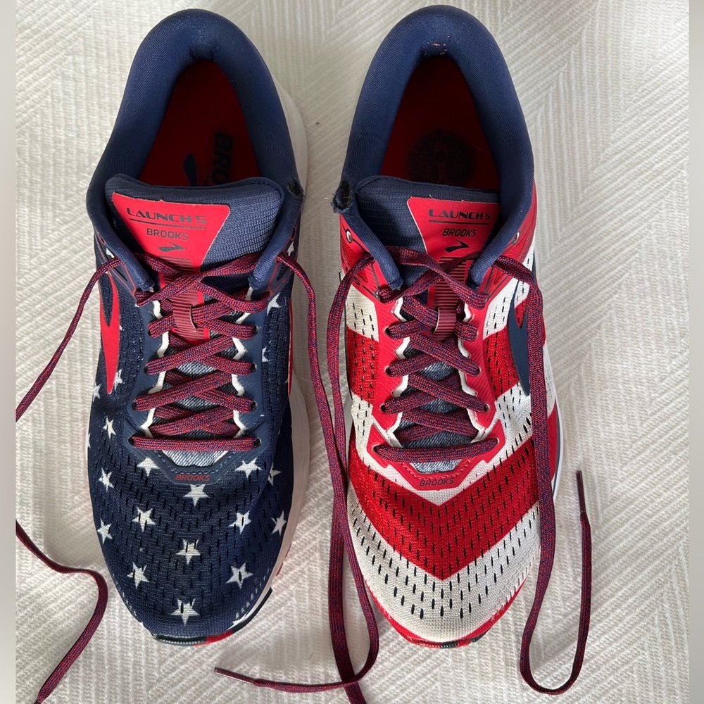 Brooks Launch 5 Red White & Blue Size 8.5